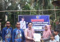 Korban Kebakaran di Desa Rantau Kaminting Mendapat Bantuan dari Bupati HST