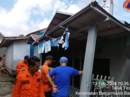 Rumah di Jalan Sepakat Teluk Tiram Miring Nyaris Masuk Sungai