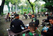 Momen Kapolri dan Panglima TNI Makan Bersama Personel Pengamanan Pemilu 2024