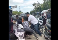 Viral, Acil Pakai Daster dan Wanita Rambut Cat Pirang Berungkup di Jalan Mabuun Tabalong