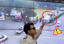 Truk Membawa Kontainer Jumping di Jembatan Merdeka
