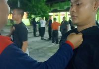 Mengatasi Cengkeraman Kerah Baju