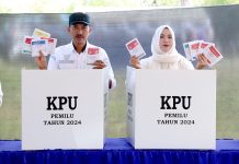 Bupati Banjar dan Istri Mencoblos di Desa Madurejo
