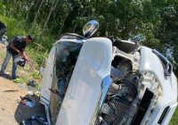 Minibus Putih Terguling di Jalan A Yani km 68