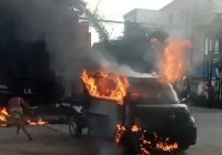 Mobil Pikap Hitam Terbakar di Dekat Pelabuhan Trisakti Banjarmasin