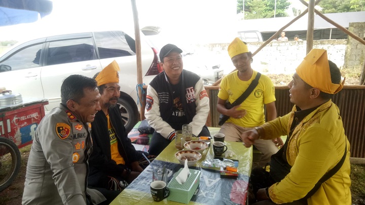 03032024_Kapolres Banjar, AKBP M Ifan Hariyat berdialog dengan DPC Laung Kuning, Minggu 3 Maret 2024. (wartabanjar.com - Nurul Octaviani)