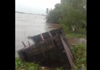 Tongkang Batu Bara Serempet Dermaga Desa di Cerbon Batola, Jamban Terjungkal Masuk Air