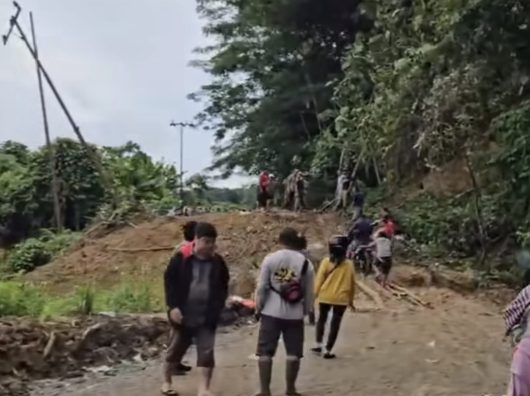 Macet Parah di Jalan Loksado - Batulicin Akibat Longsor