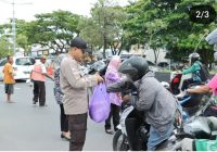 Kapolresta Banjarmasin Bagi-Bagi Takjil Buka Puasa