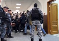 Rusia Seret Empat Pelaku Teror Moscow ke Pengadilan Dalam Kondisi Babak Belur
