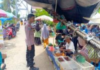 Jaga Keamanan dan Ketertiban, Anggota Polsek Pugaan Pantau Pasar Ramadhan di Kecamatan Pugaan