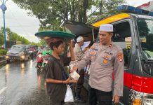 Sisi Positif dan Negatifnya Berbagi Takjil Gratis di Jalan Saat Ramadhan, ini Kata Ustadz