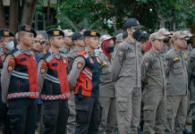 Sat Pol PP Banjarbaru Bongkar Kandang Babi di Guntung Manggis