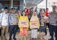 Kunjungi Korban Banjir di Pekalongan, Kapolda Jawa Tengah Berikan Bantuan