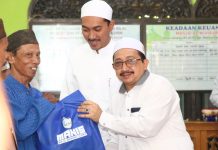 Bupati Banjar Serahkan Bantuan Rp 75 Juta untuk Yayasan Darul Huda Bawahan Pasar
