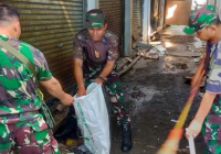 Jelang Lebaran, TNI Bersihkan Pasar Kambang Barenteng Pengambangan