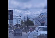 Viral! Emak-emak Naik Motor Scoopy di Banjarmasin Nekat Lawan Arus