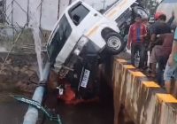 Pikap Hampir Terjun ke Sungai di Jalan Ray 5 Puntik