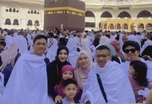 Azriel Hermansyah Bagikan Momen Cium Hajar Aswad