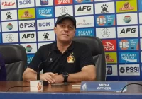 Gol Hanafi di Menit 87 ke Gawang Arema Selamatkan Muka Persik Kediri di Depan Suporter