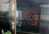 VIRAL! Pria Mondar-mandir di Tengah Jalan Sultan Adam Bikin Resah Warga