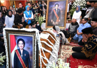 Presiden Jokowi Bertakziah ke Kediaman Mooryati Soedibyo, Ucapkan Duka Cita