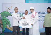 YBM PLN Tak Henti Tebar Kebahagiaan Ramadan 1445 H, Kali Ini Warga di Lingkungan UPT Banjarbaru