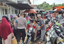 Jaga Keamanan, Anggota Polsek Tanta Gelar Patroli Pasar Mingguan