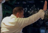 Rayakan Idul Fitri 2024, Salman Khan Sapa Penggemar dari Balkon Rumahnya di Mumbai India