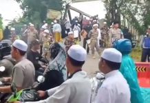 Haul Datu Kelampayan, Jemaah Mulai Berjalan dari Jembatan Dalam Pagar
