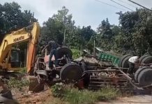 Tronton Terbalik di Muara Pitap, Sopir Diduga Meninggal Dunia