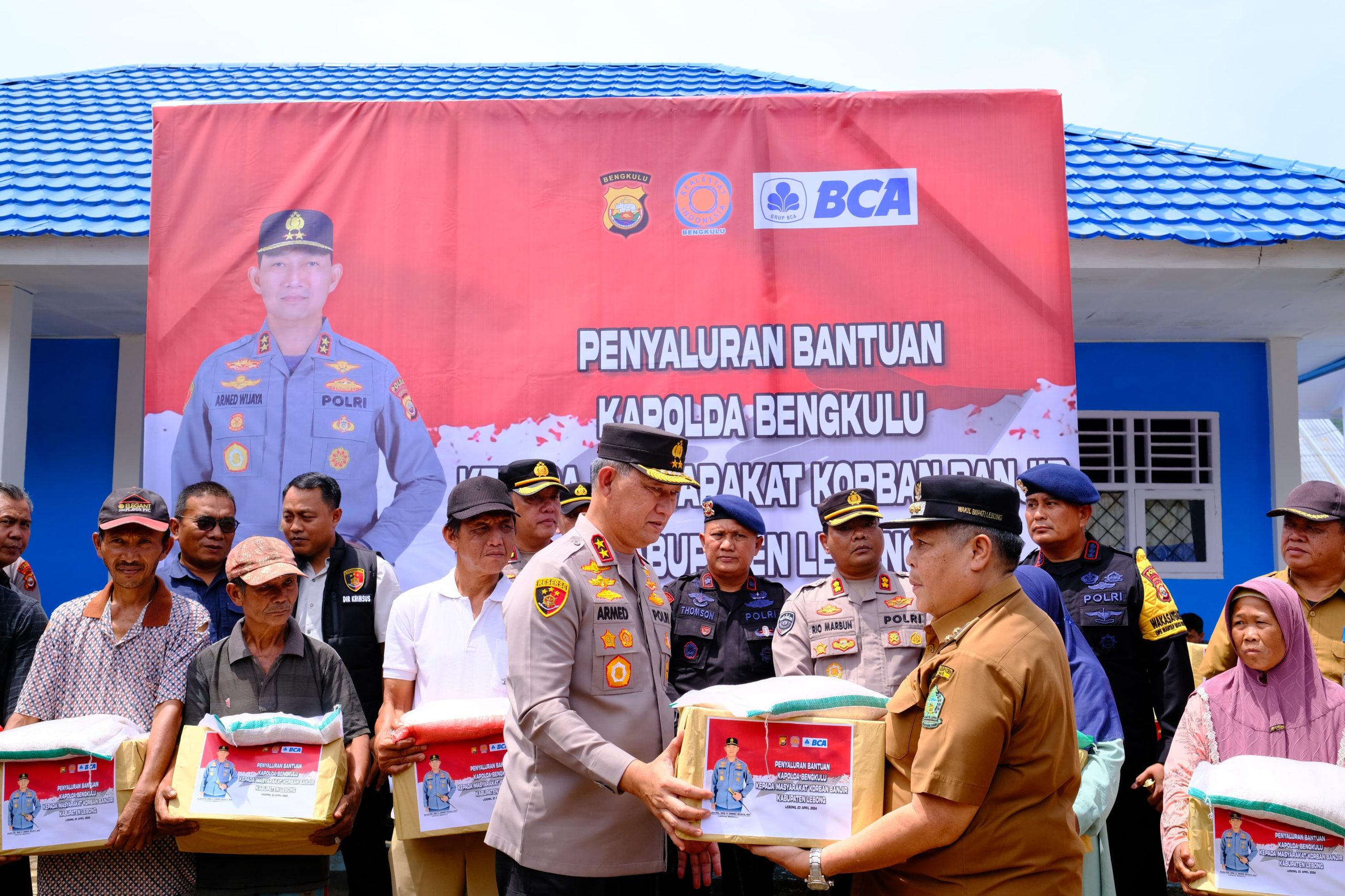 Polda Bengkulu Salurkan Bantuan Untuk Korban Banjir di Lebong, Begini Pesan kapolda