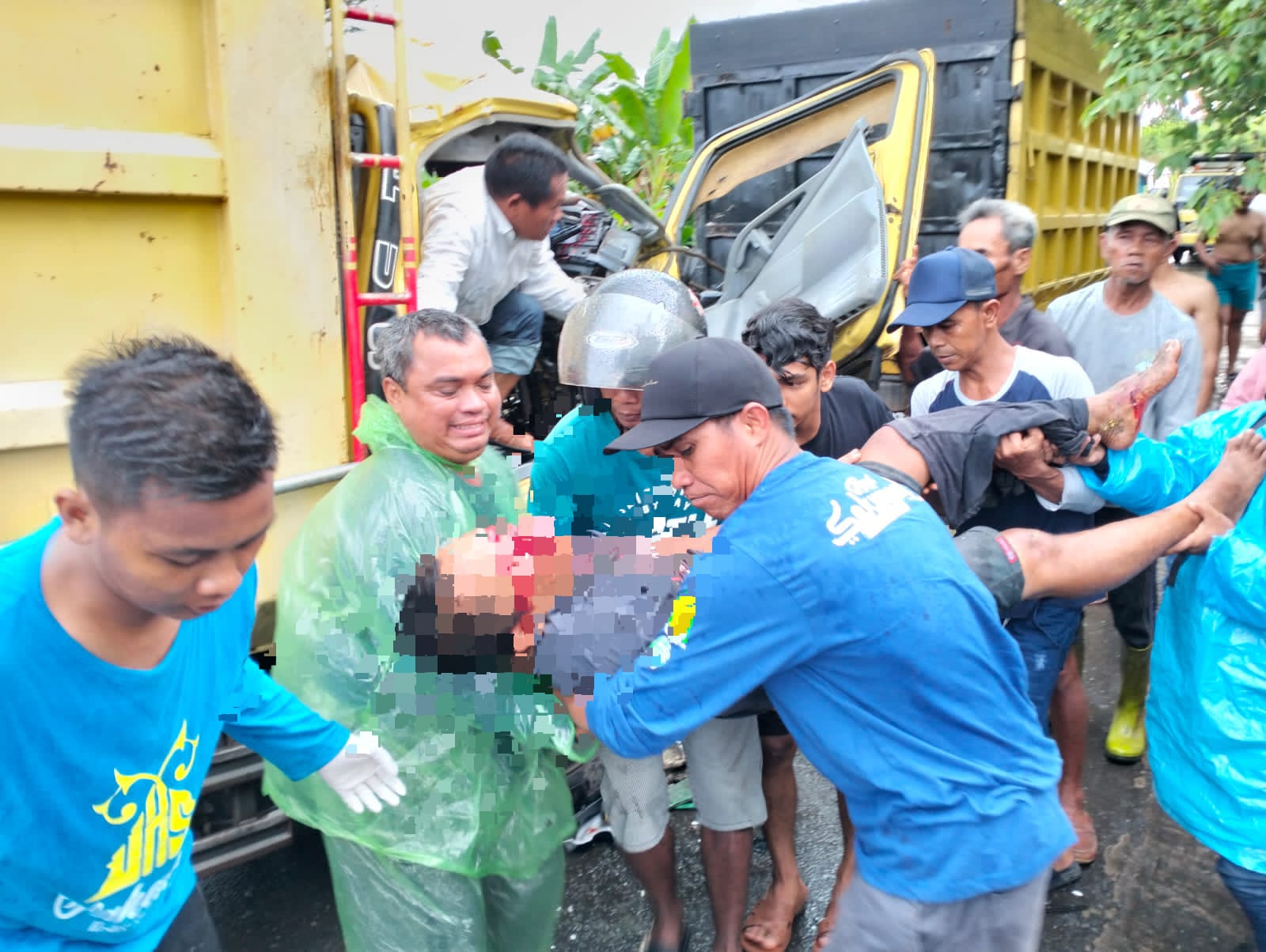 Kecelakaan Parah di Sungai Ulin Banjarbaru, Dua Truk Rusak Berat, Sopir Alami Patah Kaki