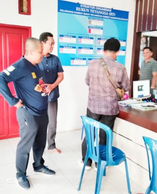 Camat Gambut Sidak Jam Kerja Baru ASN