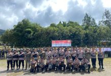 Anggota Polisi di Pegunungan Bintang Papua Diberikan Anugerah Pin Emas