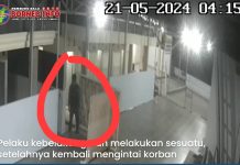 Pencuri Tas Berisi Uang di Masjid Nurul Yaqin Balangan Terekam CCTV