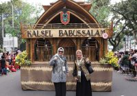 Dekranasda Kalsel Raih Juara Favorit Parade Mobil Hias Kriya dan Budaya Nasional