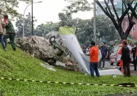 Pesawat Latih Jatuh di BSD Serpong, 2 Korban Tewas Dalam Pesawat dan 1 Terlempar