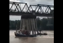 Sering Tabrak Jembatan, Warga Lempari Tugboat Tongkang Batubara dengan Bom Molotov