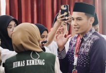 Momen Witan Sulaeman Bersama Istri Berangkat Haji dari Embarkasi Transit Palu