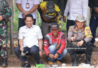 Bupati Balangan Turut Lempar Joran Dalam Lomba Mancing Mania di Desa Pudak
