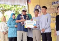 Gubernur Kalsel Serahkan Bansos Rehab Rumah di Pematang, Harapkan Bantuan Ditingkatkan