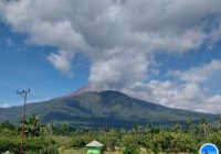 Gunung Lewotobi Laki-laki di Pulau Flores NTT Erupsi