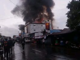 Hotel Anna Buntok Terbakar, Tamu Berlarian Selamatkan Diri