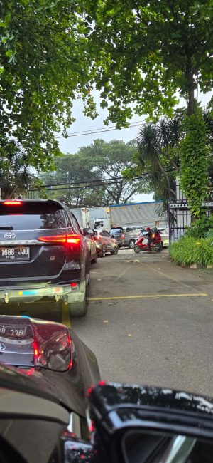 Apindo Layangkan Protes ke PUPR Gara-Gara Perbaikan Jalan Malah Bikin Macet Parah