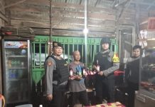 Personel Polsek Kelumpang Barat Amankan Pemilik Warung dan Miras Tak Berizin di Desa Magalau Hulu Kotabaru