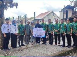 UPZ Bank Kalsel Serahkan Bantuan Bagi Korban Kebakaran Komplek Maritam Balangan
