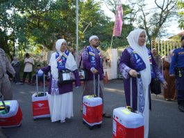 Bupati Banjar Lepas Ratusan Jemaah Haji Kloter Pertama Asal Kabupaten Banjar ke Asrama Haji Embarkasi Banjarmasin