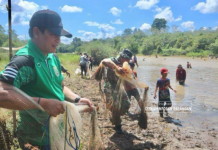 Momen Keseruan Bupati Balangan Bagagap Iwak Bersama Ratusan Warga Desa Panggung
