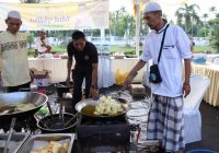 Pemprov Kalsel Bagikan Ribuan Porsi Nasi Goreng di Halaman Mahligai Pancasila